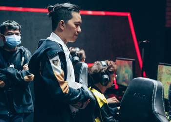 HLV GAM Yuna: “Về cơ bản chúng tôi đã chuẩn bị rất kỹ càng về tư liệu của tất cả thành viên Team Flash rồi nên tuyển thủ nào ra quân thì kết quả cũng không thay đổi.”