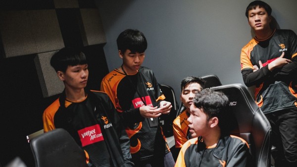 [VCS Mùa Hè 2020 Tuần 5 Ngày 3] PER 0-2 FL: Chiến thắng nhọc nhằn, FL trả thành công món nợ ở lượt đi