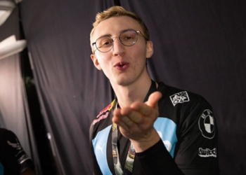 100 Thieves Goldenglue: “Nếu tôi không thể cạnh tranh để trở thành người giỏi nhất, thì việc thử sức với vai trò huấn luyện mới này có lẽ sẽ tốt hơn”