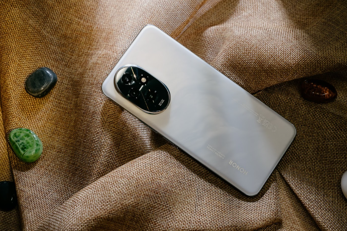 ​​HONOR 200 5G: Trải nghiệm Chụp Ảnh Chân Dung Chuẩn Studio Harcourt Paris Đáng Giá 2000 Euro