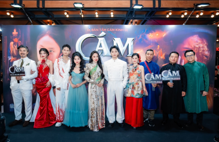 Thảm đỏ phim kinh dị cổ trang CÁM rộn ràng cổ phục Việt 