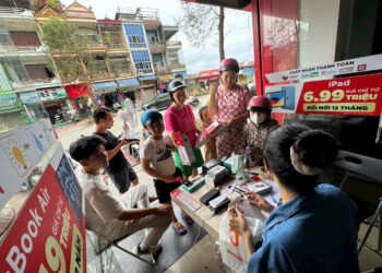 FPT Shop triển khai hàng loạt điểm sạc miễn phí cho người dân vùng bão Yagi