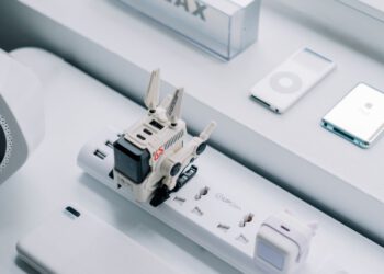 Liên tục xảy ra các vụ cháy nổ do thiết bị điện – Làm sao để chọn ổ cắm an toàn?