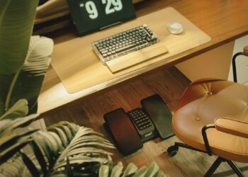 Thực hư về tác dụng của kệ kê chân công thái học với sức khỏe và công việc? 