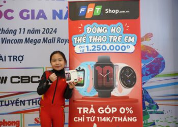 FPT Shop trao thưởng nóng cho vận động viên trượt băng nhí Nguyễn Hoàng Bảo Chi 