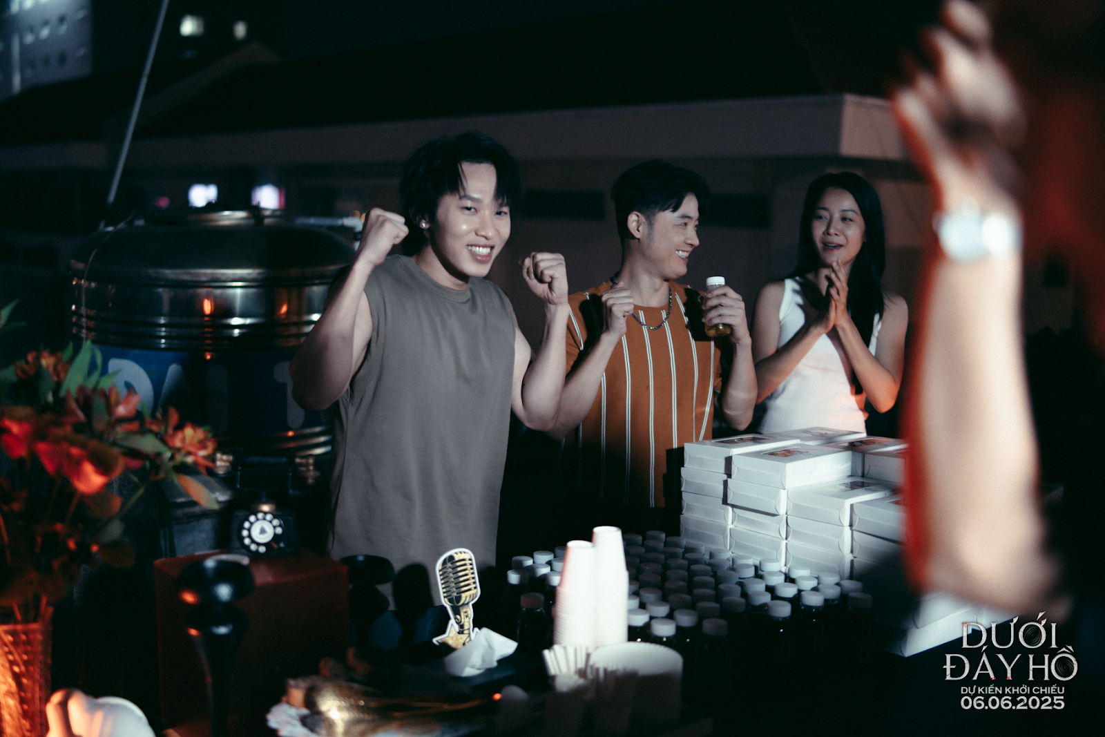 Anh tài Kay Trần “tay ôm mic – tay cầm kịch bản” dấn thân vào lãnh địa kinh dị Dưới Đáy Hồ