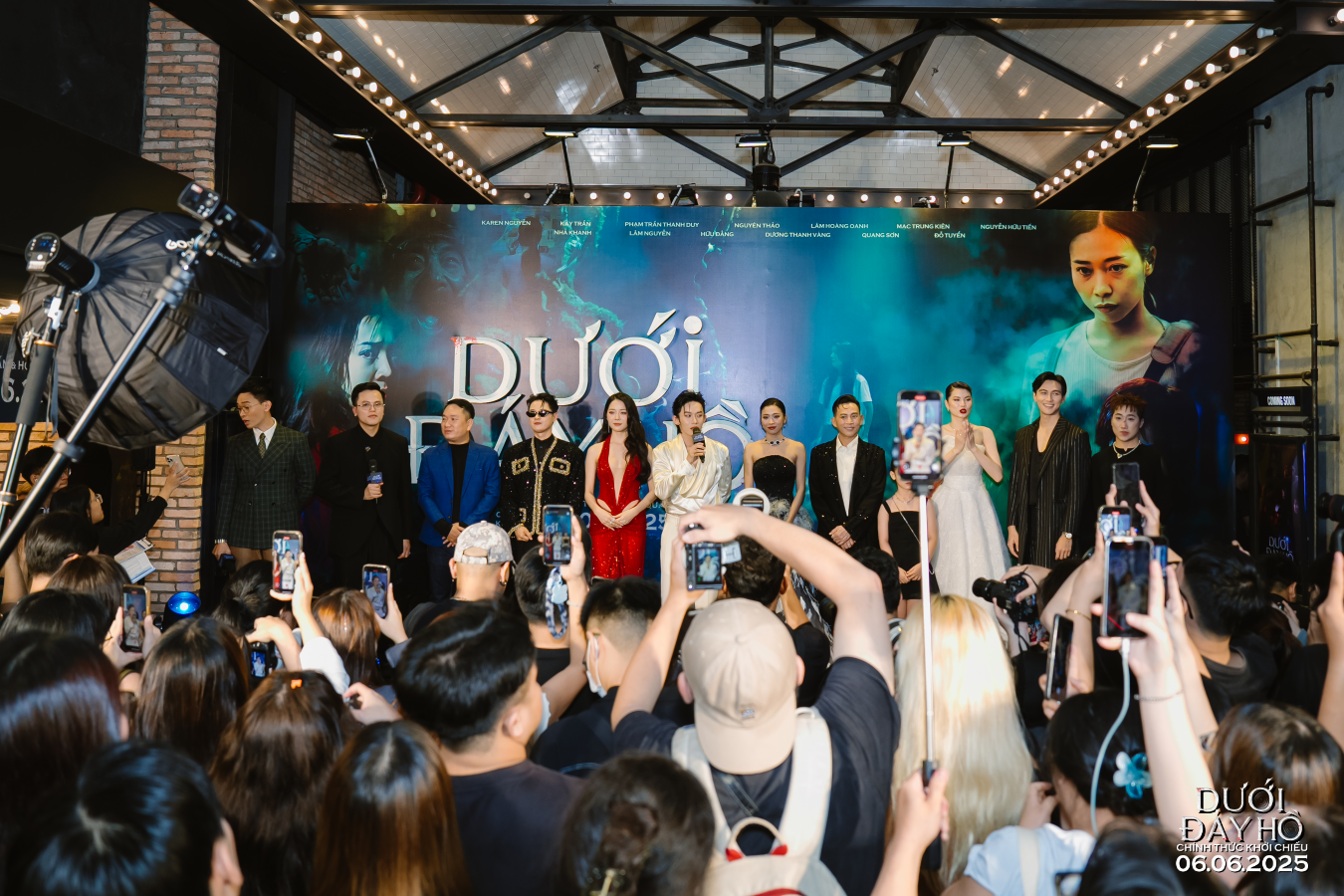 Dàn sao hot Anh Trai Vượt Ngàn Chông Gai đổ bộ thảm đỏ siêu nóng ở “Dưới Đáy Hồ”