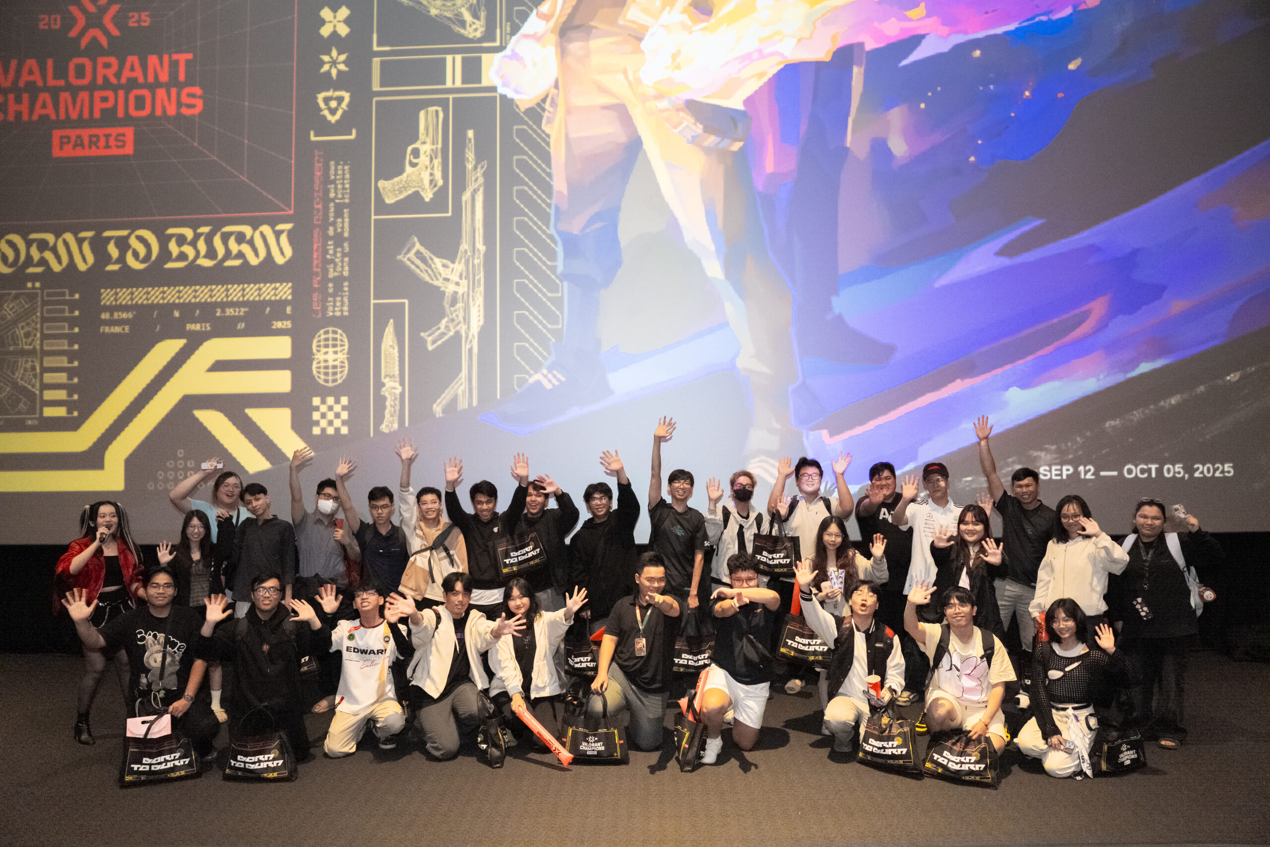 HƠN 500 NGƯỜI HÂM MỘ VALORANT BÙNG NỔ TẠI VIEWING PARTY CHUNG KẾT CHAMPIONS PARIS 2025: NRG LÊN NGÔI VÔ ĐỊCH SAU TRẬN ĐẤU KỊCH TÍNH