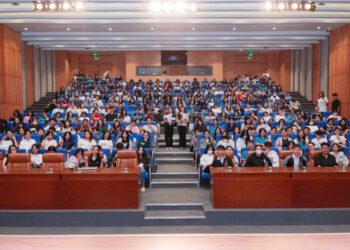 Hàng trăm sinh viên Đại học Kinh tế TP.HCM tham gia “Chuyển đổi số trong giáo dục” cùng D.Educare của Di Động Việt