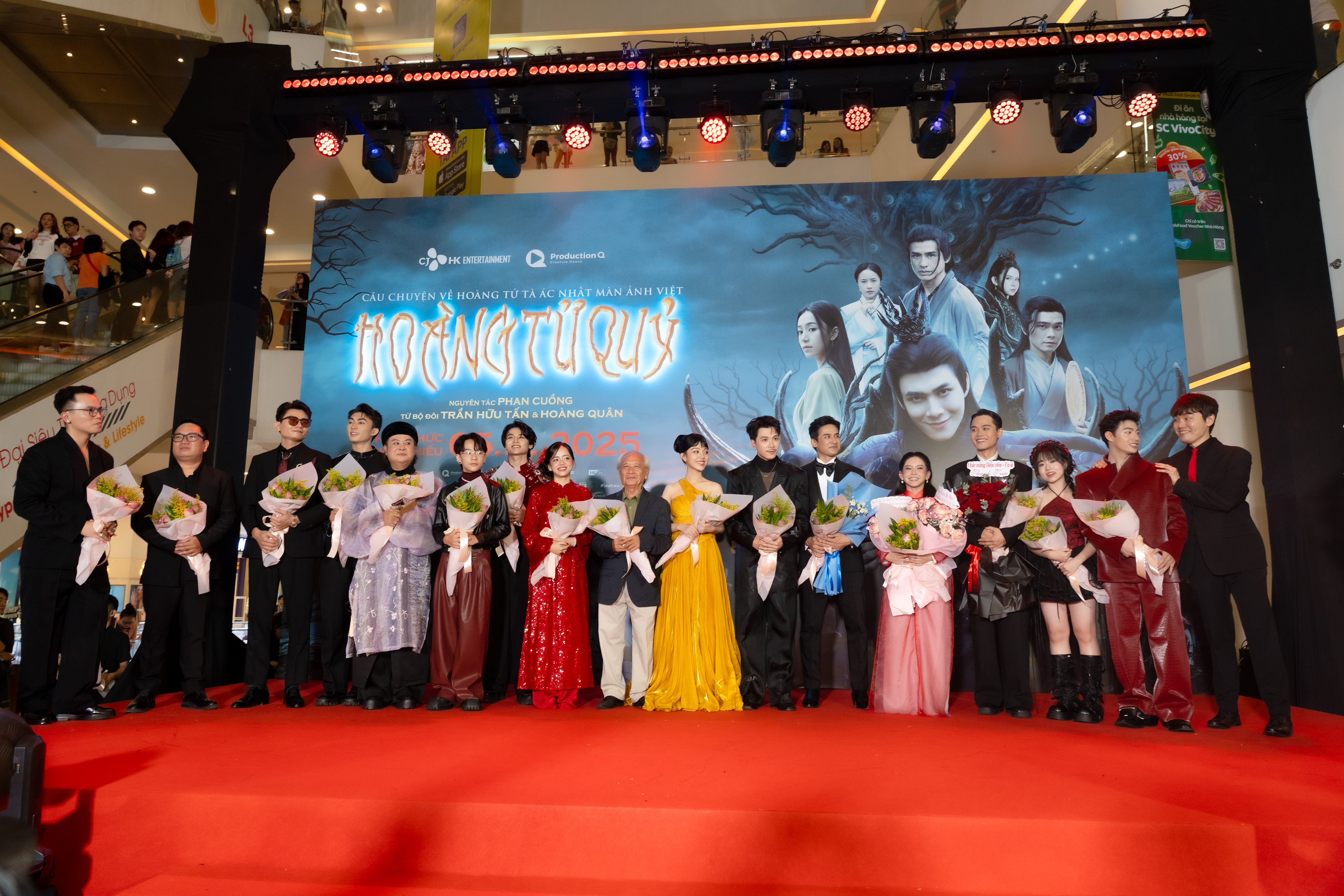 Thảm đỏ Hoàng Tử Quỷ quy tụ loạt nghệ sĩ Việt đình đám: Trường Giang, Thu Trang – Tiến Luật, Quang Tuấn, Isaac, Song Luân, Đức Phúc, Ninh Dương Lan Ngọc, Orange… 