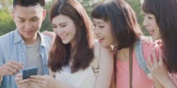 Câu Chuyện Cuộc Sống: Hệ lụy của tâm lý đám đông