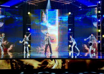 Hồ Khánh Long phá cách bài hát Trái tim bên lề theo điệu Tango, giành trọn điểm 10 của giám khảo Đoan Trang