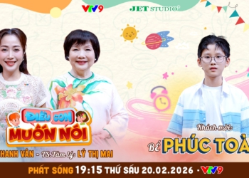 Điều Con Muốn Nói: Mẹ bạo bệnh không thể cử động, con trai lớp 4 đút từng muỗng cơm