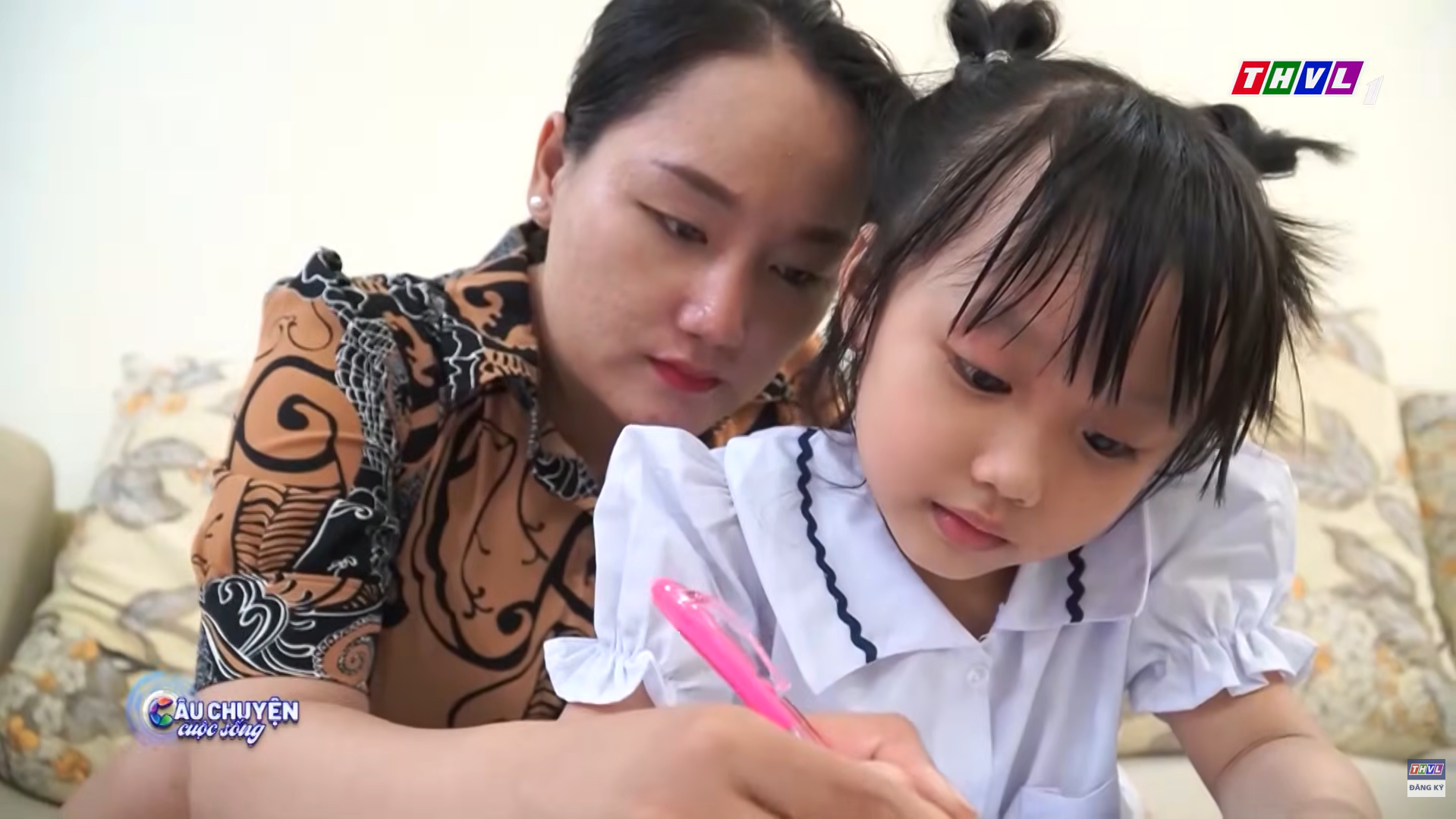 Câu Chuyện Cuộc Sống: Nghệ thuật dạy con ngưng “toxic” và bí kíp giữ lửa hạnh phúc trong nhà nhỏ