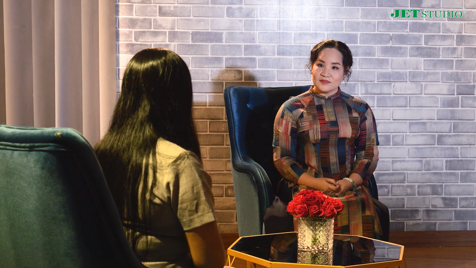 Rùng mình chuyện “yểm” ảnh dưới bếp và cái kết đắng của người phụ nữ cưới vì… mang ơn