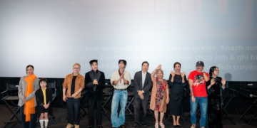 Thái Hòa “xanh mặt” vì sự cố 18+ tại hiện trường ANH HÙNG: Khi “Ông hoàng phòng vé” gặp biến cố khó đỡ!