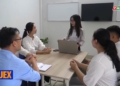 Né Chiêu “Bạo Lực Ngôn Từ”: Giáo Án Giúp Người Trẻ Và Con Trẻ Đập Tan Nỗi Sợ Bị Đánh Giá, Bật Mode Thiện Chí Đầy Bản Lĩnh