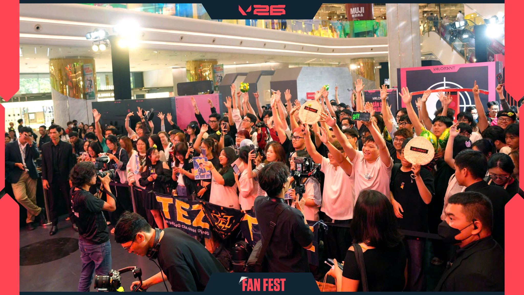 Sức Nóng Ngày Đầu Fan Fest VCT Pacific: Tez và Gừng “Khuấy Đảo” Sala, Anh Em Hẹn Nhau Quẩy Tiếp Cuối Tuần