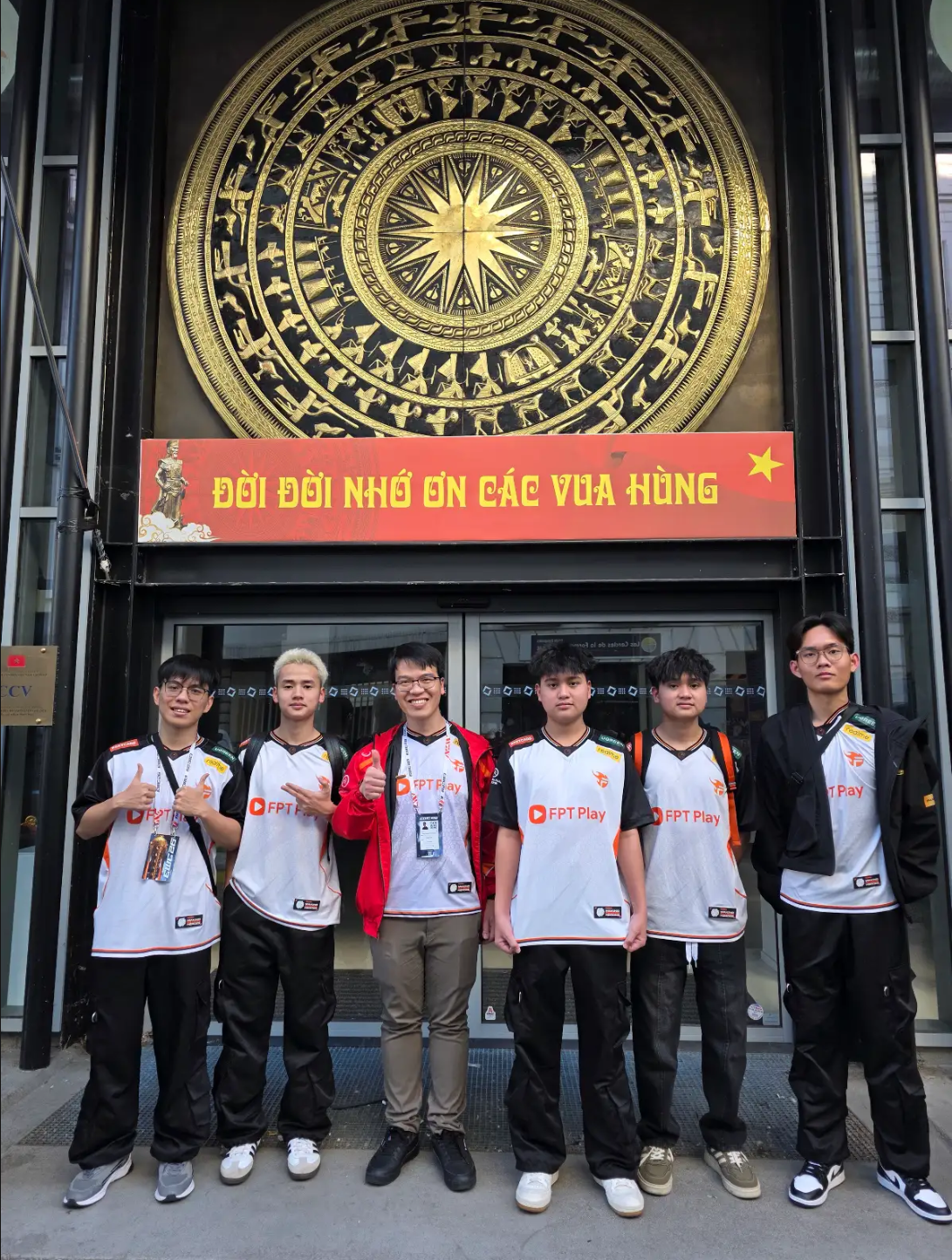 Team Flash thăm Trung tâm Văn hóa Việt Nam tại Pháp – Khoảnh khắc kết nối “văn hóa” độc đáo