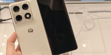 Motorola ra mắt smartphone gập razr fold tại Việt Nam: Màn hình lớn 8.1 inch, chip Snapdragon đầu bảng nâng tầm trải nghiệm giải trí