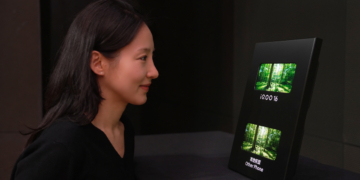 Chiến Game Giữa Trưa Nắng Không Sợ Tối Màn Hình Với Tấm Nền 10.000 Nits 165Hz Đầu Tiên Trên iQOO 16