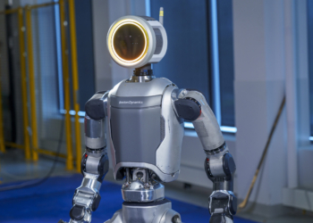 Robot Atlas mới của Boston Dynamics chính thức đi làm ca đêm, cử động siêu mượt không cần người điều khiển