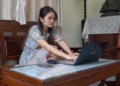 Báo động đỏ từ phòng máy: Coi chừng ho dai dẳng vì cày đêm và cạm bẫy lộ vị trí khi livestream flex đời sống