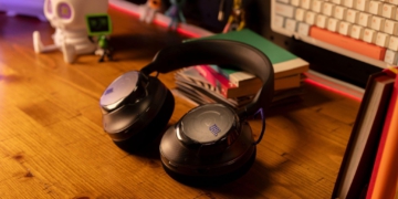 JBL Trình Làng Quantum 520 Tại Việt Nam: Tai Nghe Gaming Không Dây Màng Carbon 50mm, Pin 37 Giờ Giá Dưới 3 Triệu Đồng