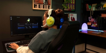 JBL Tung Phần Mềm QuantumENGINE Mới: Mở Rộng Âm Thanh Không Gian Cho Toàn Bộ Tai Nghe Quantum, Lọc Ồn Bằng AI Siêu Mượt