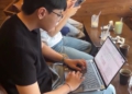 Lời Cảnh Báo: Báo động hội chứng “cổ công nghệ” ở game thủ và hiểm họa sức khỏe khi ép cân bằng trái cây