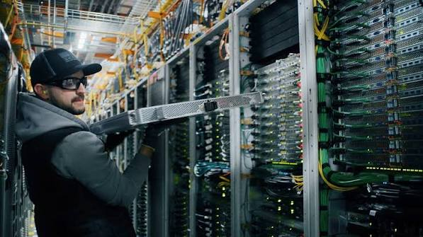 Amazon gom hàng tỷ USD chip AI Nvidia chất đầy kho vì thiếu điện vận hành