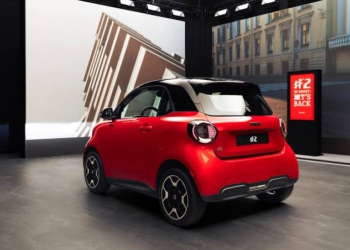 Biểu tượng xe hai chỗ tí hon smart #2 trở lại bằng động cơ thuần điện và bán kính quay đầu 6,9m cực linh hoạt