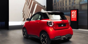 Biểu tượng xe hai chỗ tí hon smart #2 trở lại bằng động cơ thuần điện và bán kính quay đầu 6,9m cực linh hoạt