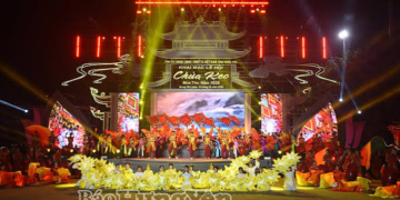 Tiếng chuông chùa Keo ngân vang giữa trời thu đồng bằng Bắc Bộ: Lạc vào lễ hội nghìn năm với gác chuông gỗ lim và hội bơi chải rực lửa