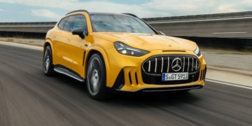 Mercedes-AMG GT SUV biến thành quái thú xe điện với sức mạnh 1.169 mã lực, sạc thần tốc 710 kW và màn giả lập tiếng gầm V8 rung ghế
