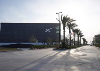 SpaceX bắt tay Apollo rót 40 tỷ USD thâu tóm chip AI và hạ tầng server cực khủng