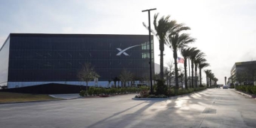 SpaceX bắt tay Apollo rót 40 tỷ USD thâu tóm chip AI và hạ tầng server cực khủng