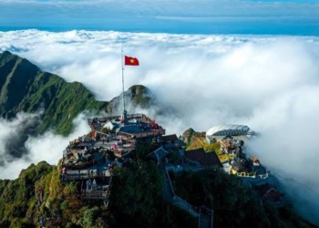 Đỉnh Fansipan mở bán tour đón bình minh 5h sáng và ăn sáng giữa biển mây bồng bềnh ở độ cao 3.000m