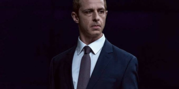 Sau 16 năm The Social Reckoning trở lại màn ảnh rộng đưa Jeremy Strong đối đầu hồ sơ đen Facebook Files khi Jesse Eisenberg từ chối tái xuất